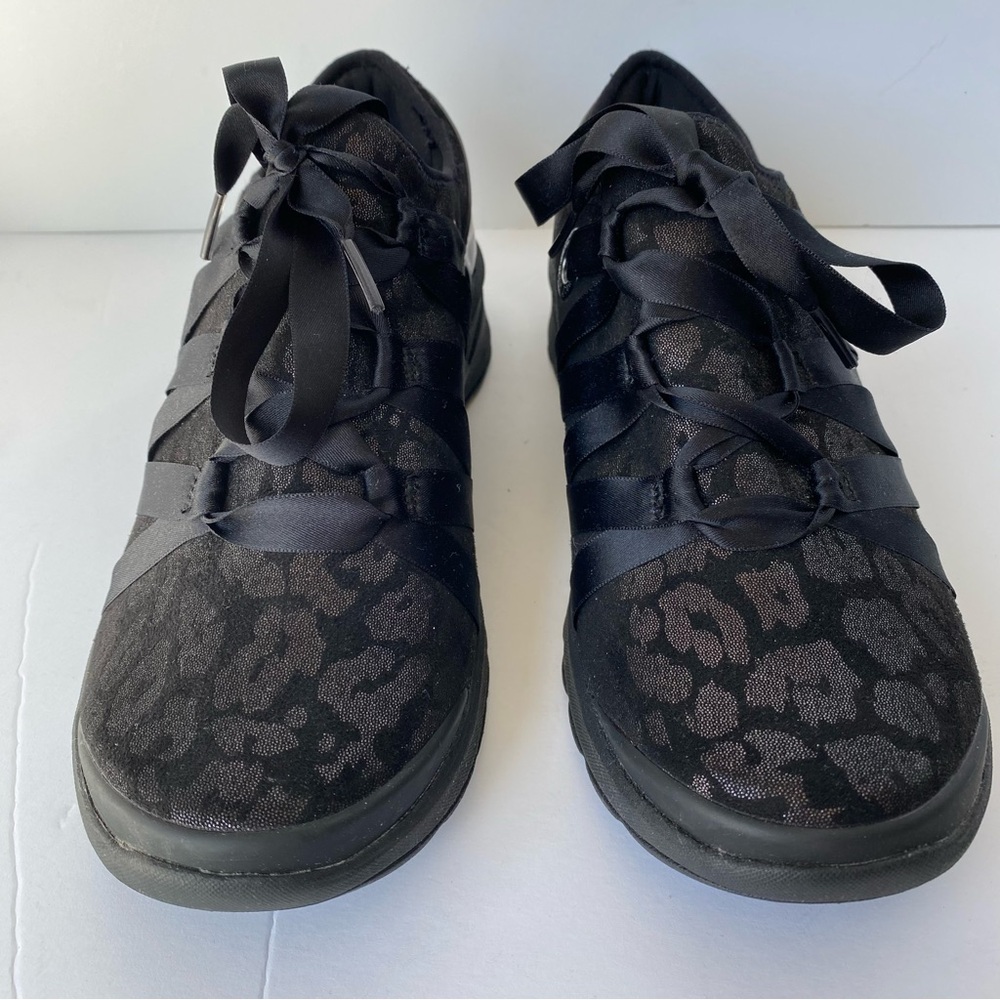 Bzees Glisten Shimmer Black Ribbon Slip on Sneakers - Sz 7 W - Picture 2 of 11